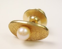 how to wear a vintage tie pin