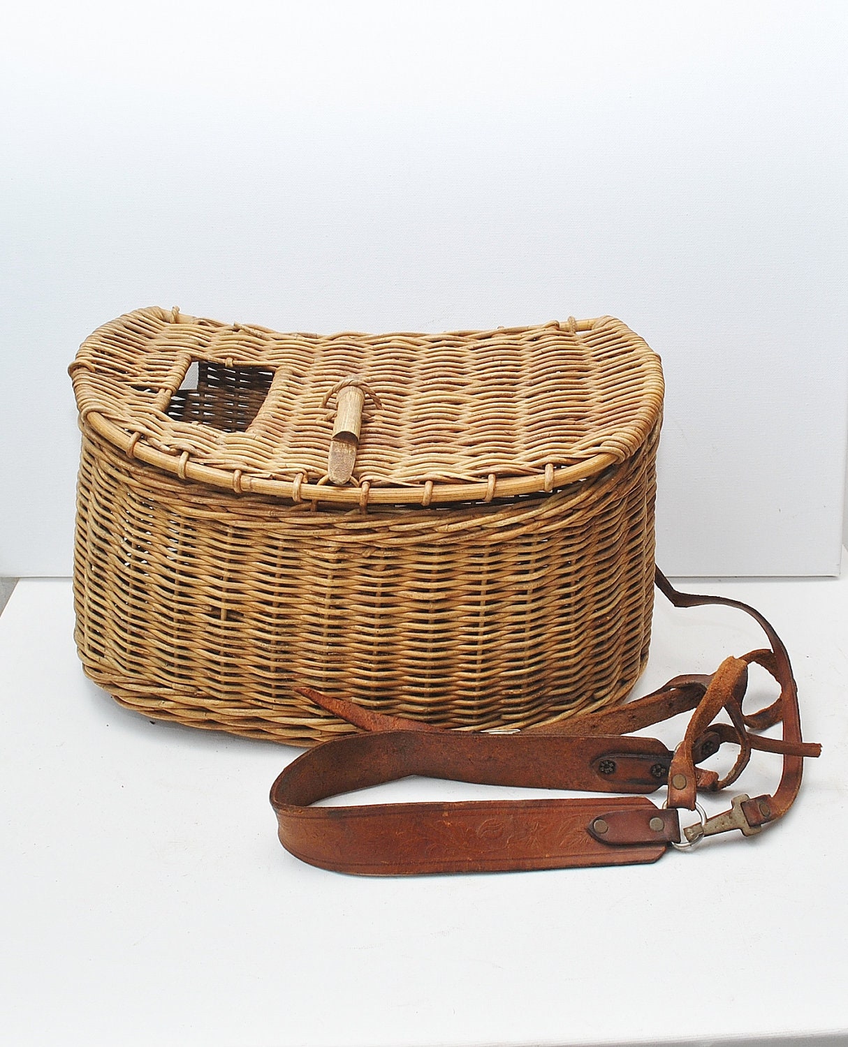 Antique Fly Fishing Creel/ Basket 1940s/ Antique sporting