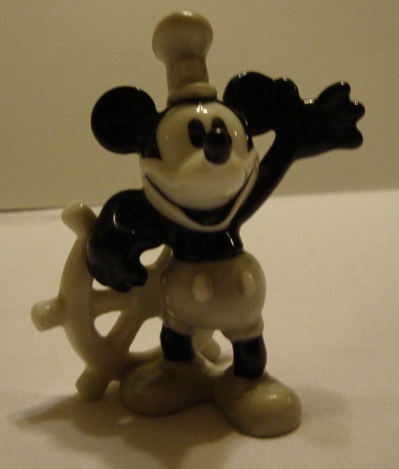 steamboat willie statue