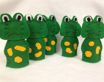 Five little speckled frogs finger puppets