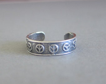 Adjustable Sterling Silver Peace Sign Toe Ring, Midi Ring, knuckle Ring.