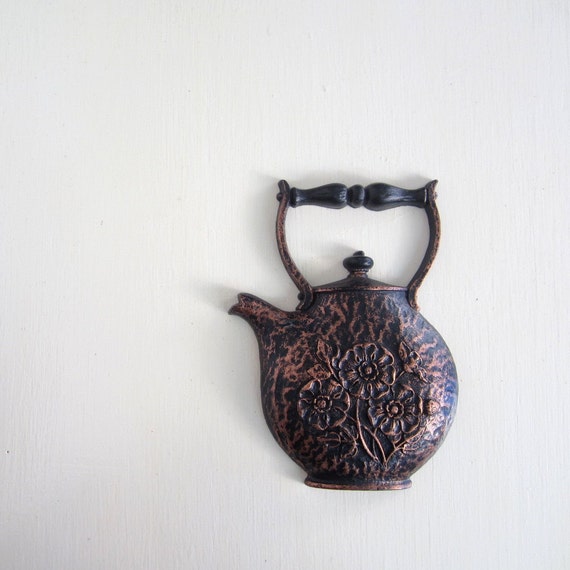 Teapot Wall Hanging / 1970s Kitchen Decor / Copper Tea Kettle