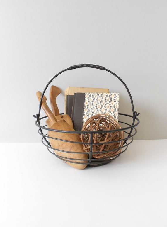 industrial black metal round wire basket // minimalist bowl