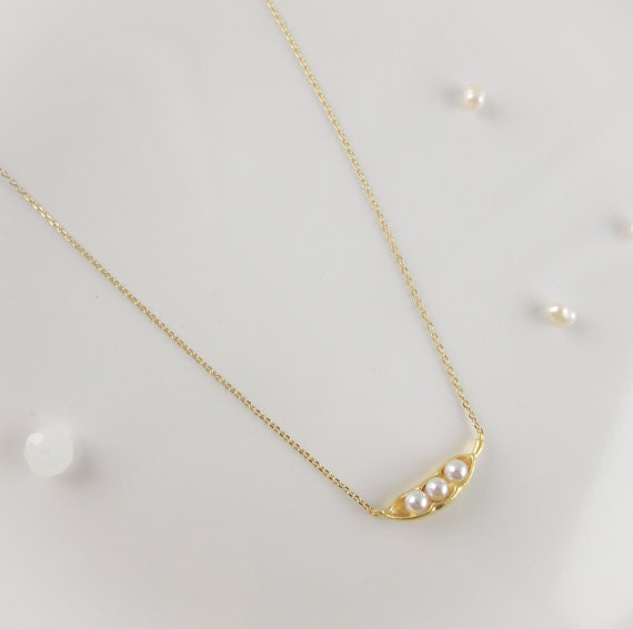 pearl peas in a pod necklace in gold / silver
