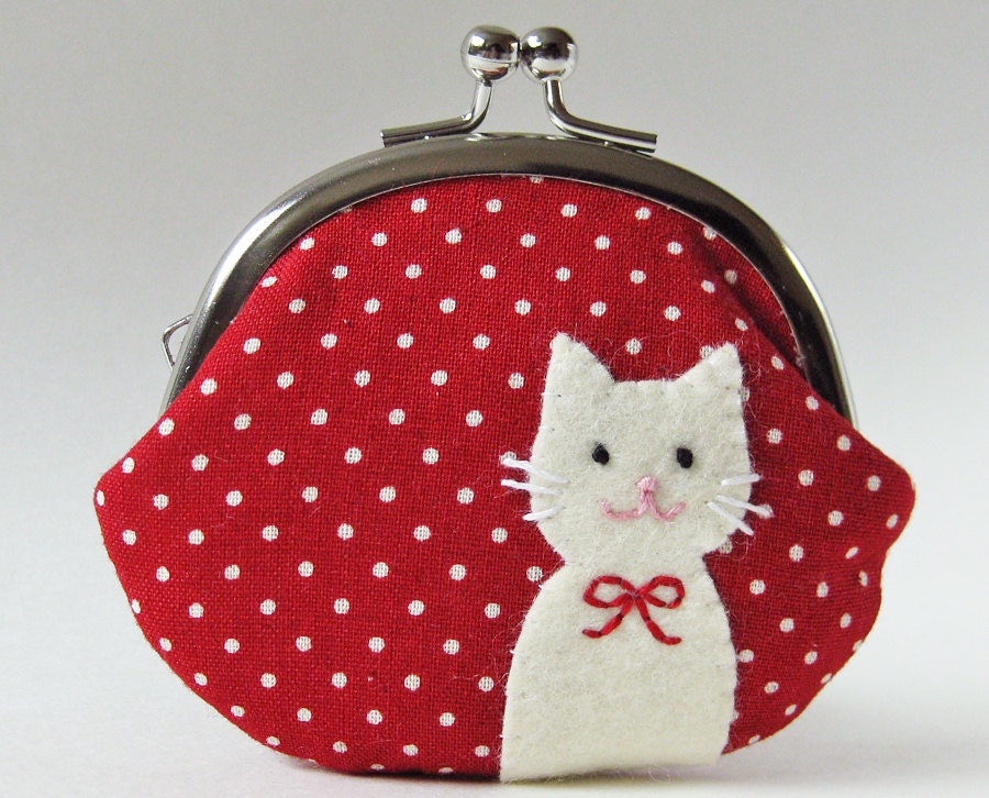 Coin purse cat on red polka dots