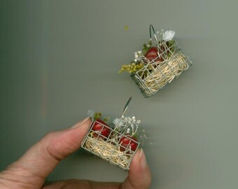 Apples In Basket - Quantity of One - Apples with Blossoms - wire basket