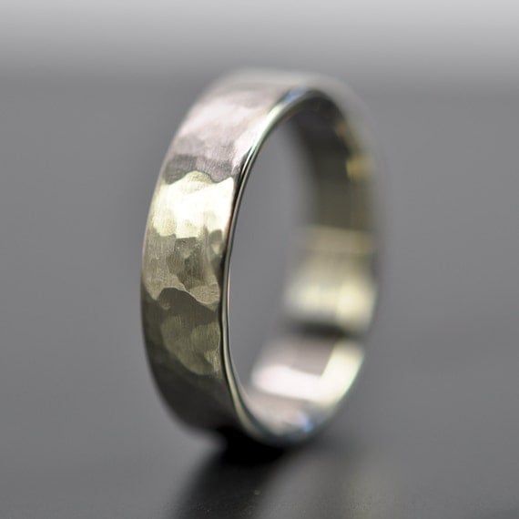 Men�s 5mm White Gold Hammered Wedding Band 14K Palladium