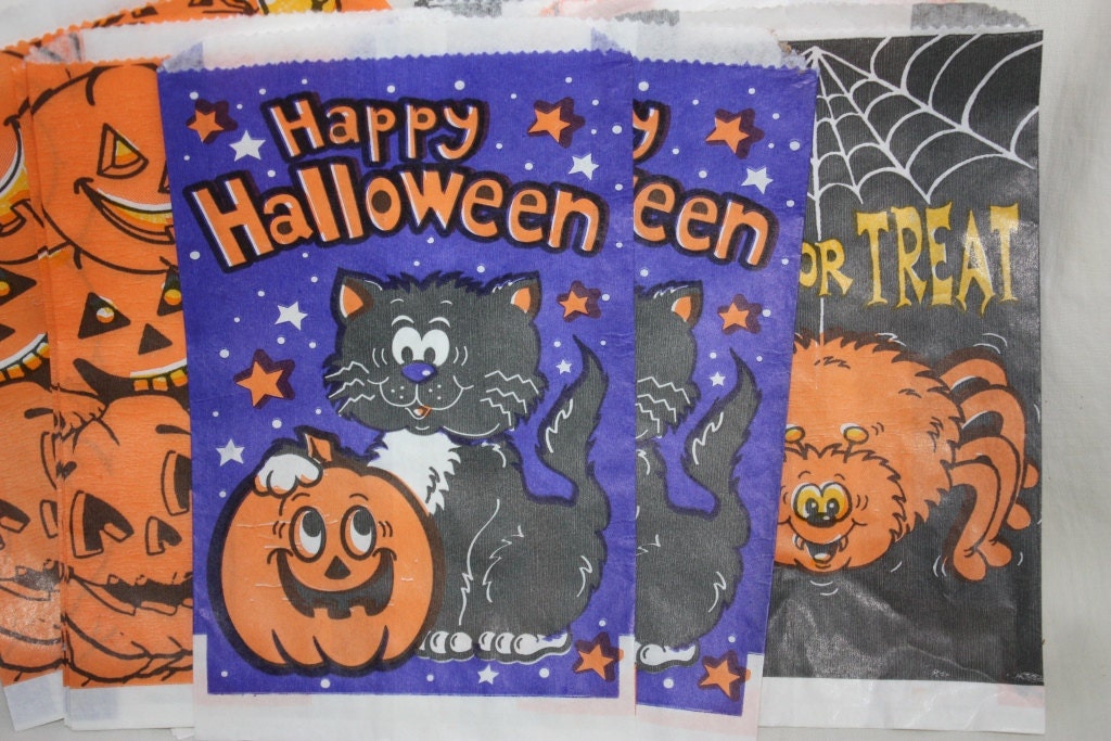 Vintage Halloween small treat paper bags from by onestrangegirl