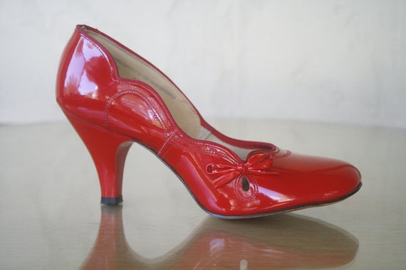vintage heels with bow