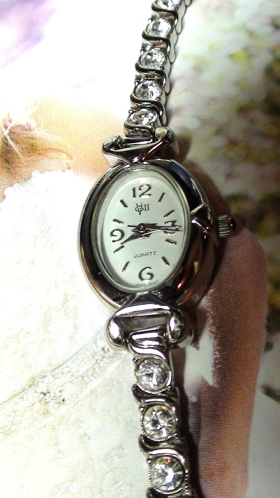 gloria vanderbilt watch