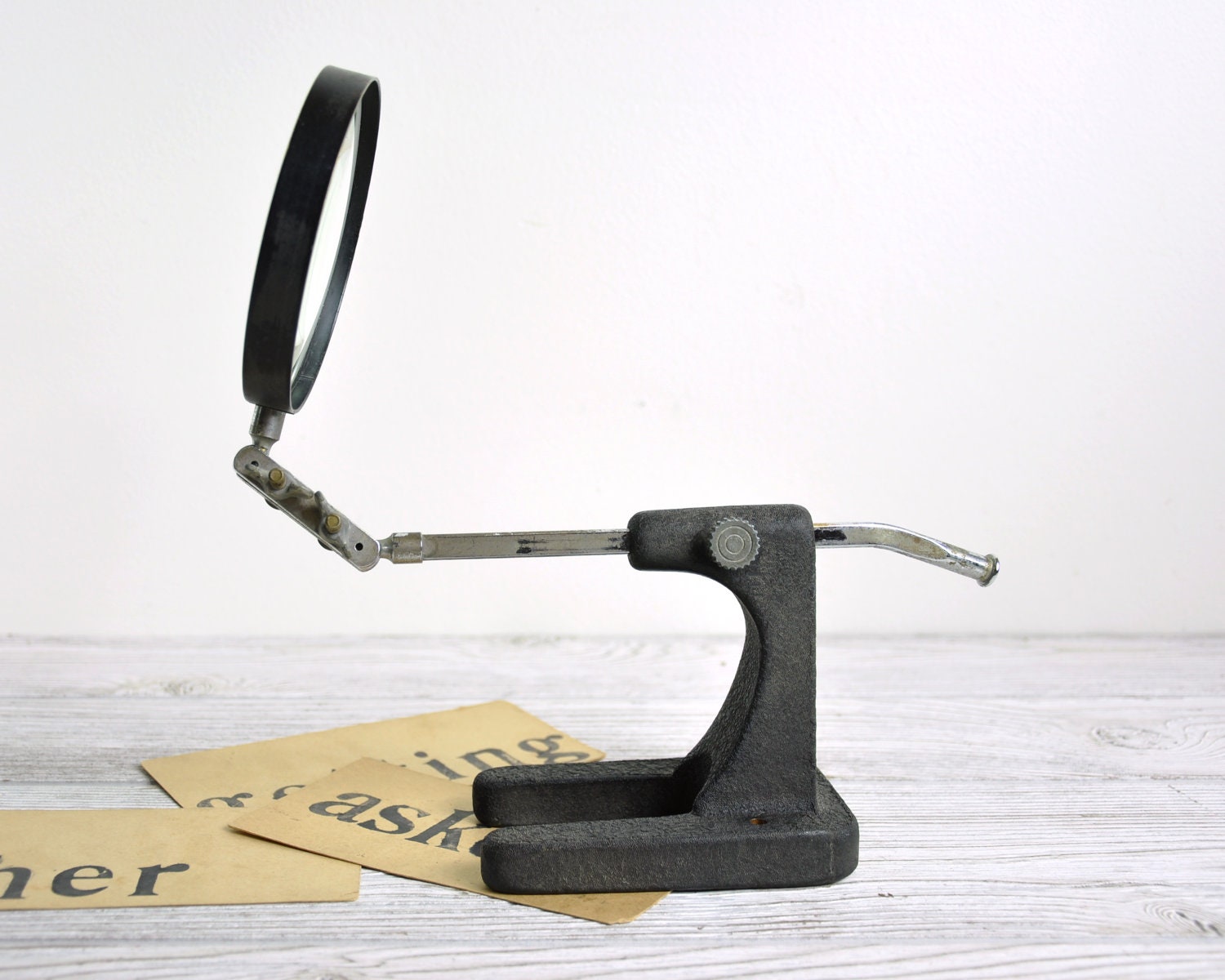 Vintage Magnifying Glass with Stand / Vintage Magnifier