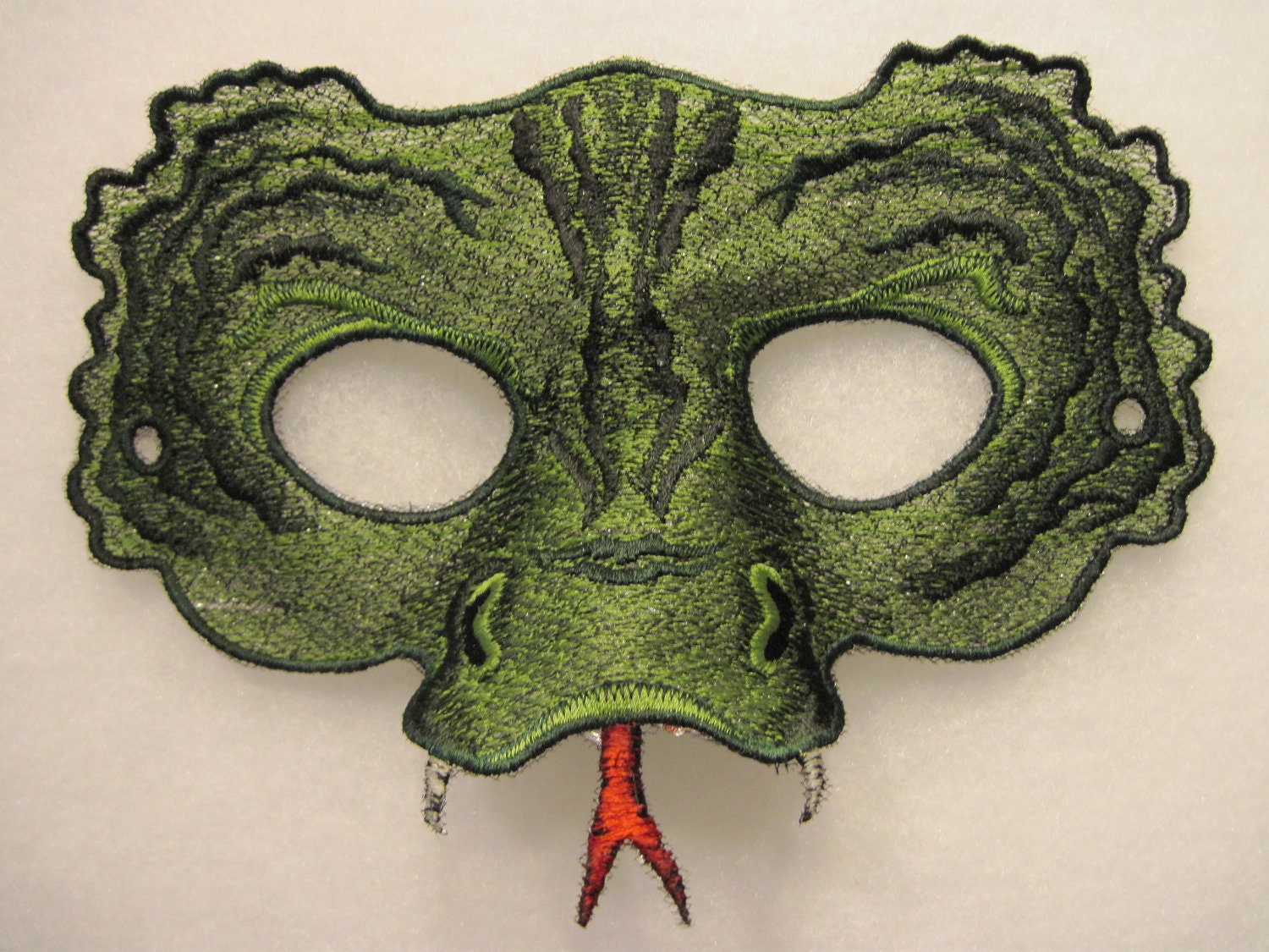 Python masks. Змеиная маска. Новогодняя маска змеи. Маска рептилии. Маска ящерицы.