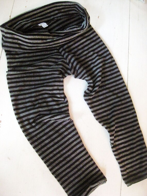 Roll Waist Yoga Capri Pants in Grey and Black Stripe Size