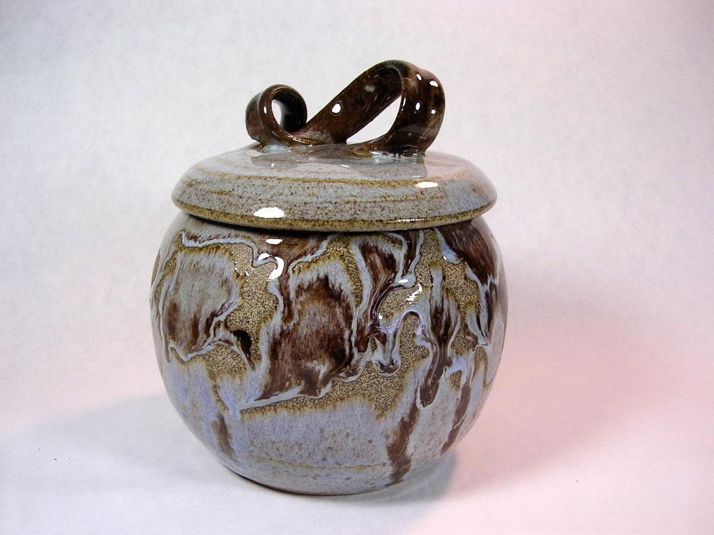 White Basket Centerpiece : Ceramic jar with lid kitchen canister