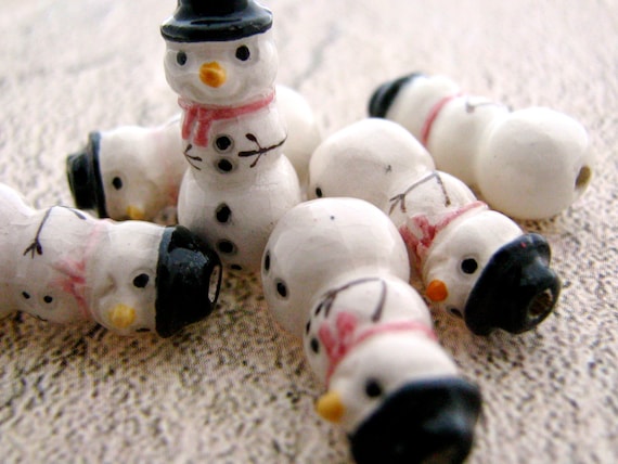 20 Tiny Snowman Beads - CB96