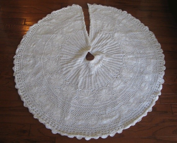 Vintage Crocheted Christmas Tree Skirt in by LeafpeopleVintage