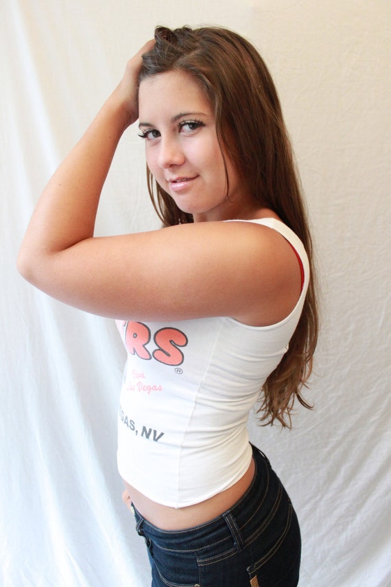 hooters tank