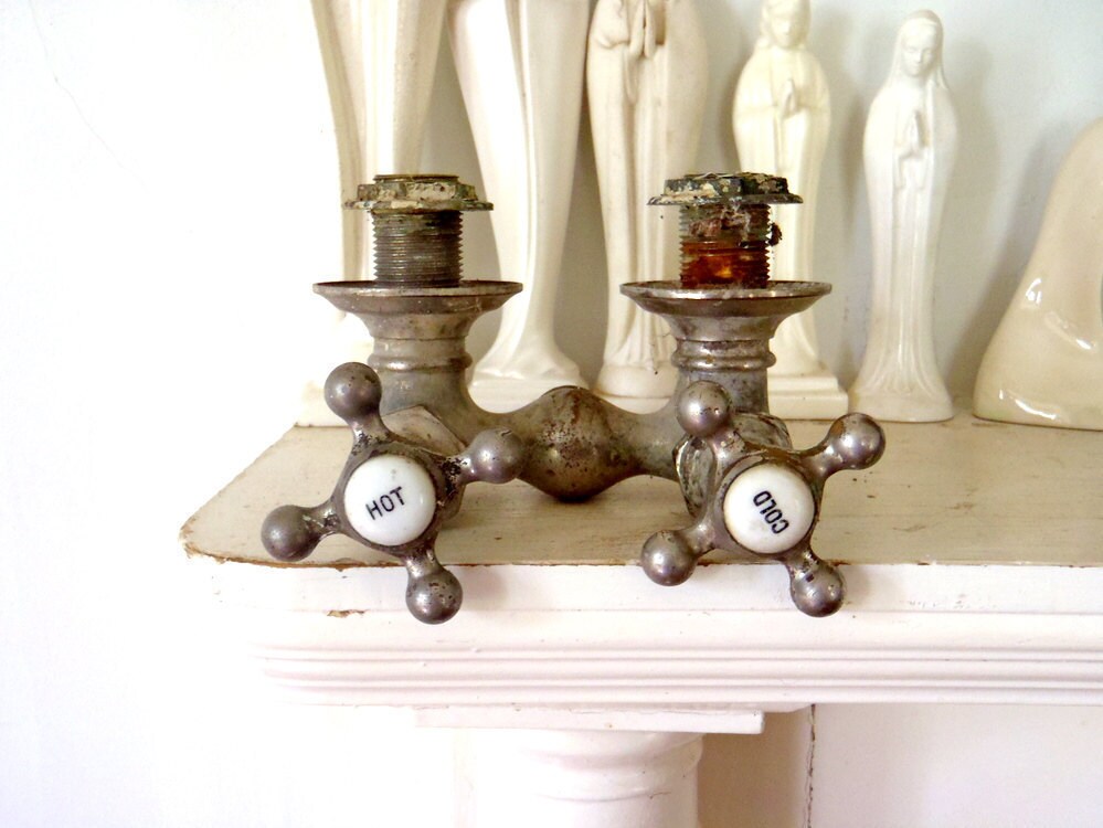 Claw Foot Bathtub Antique Knobs 1930s Metal Hot and Cold