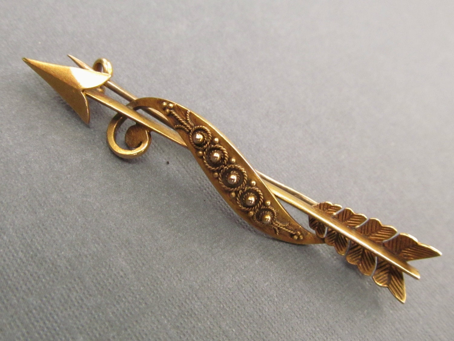 Victorian Cupids Golden Arrow Pin 15 Carat Gold Antique Brooch 0184