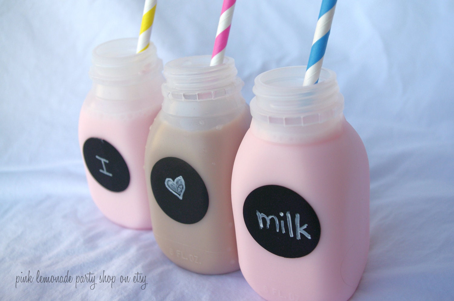 PLaStic MiLK JuGsQuart size32ozset of 3 with chalkboard