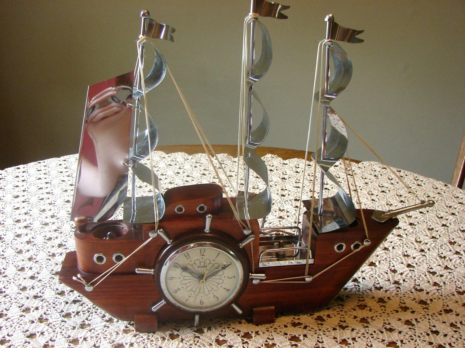 Vintage TV Lamp Ship with United Clock