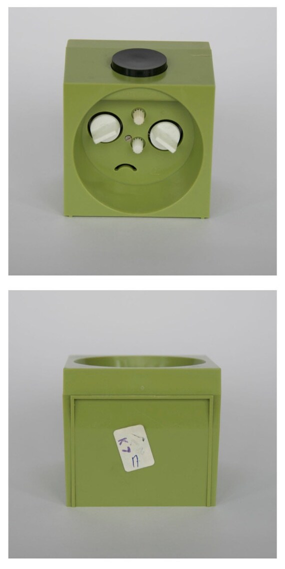 Vintage German mechanical alarm clock from Ruhla. Green.