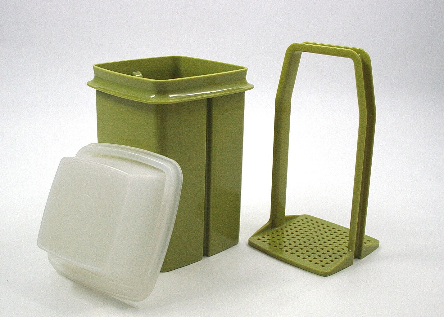 Tupperware Pickle Keeper