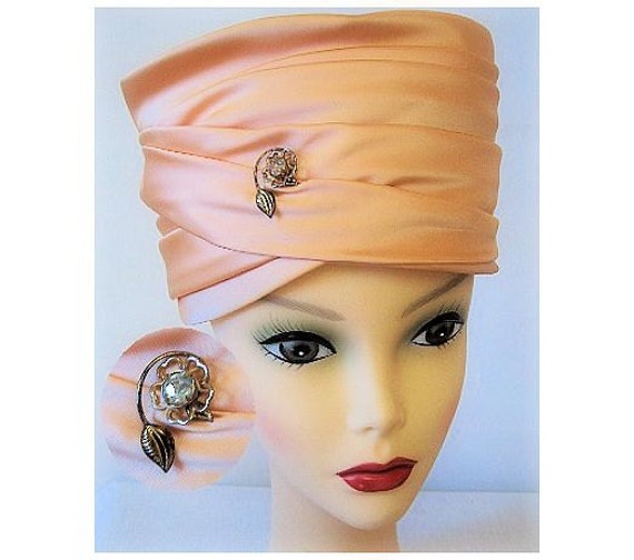 1960s Hat Peach Satin Pillbox Garden Party Mad Man Rockabilly Designer Dress Retro femme fatale Beaded Rhinestones