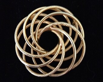 Popular items for gold circle brooch on Etsy