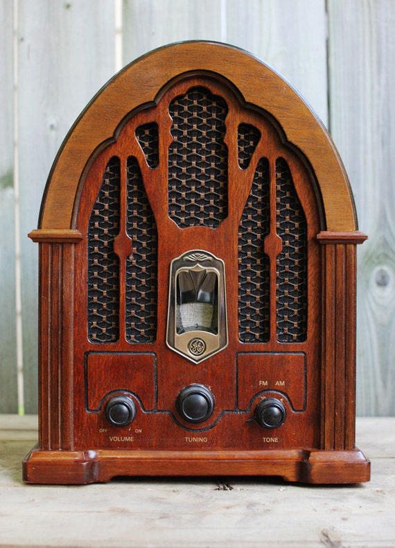 Vintage Looking Radio 15