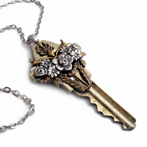 victorian key pendant necklace