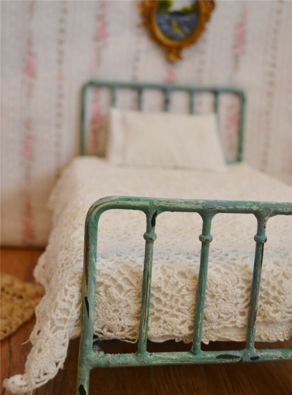 Doll Bed Metal Vintage Style Antique Green Miniature 1/6