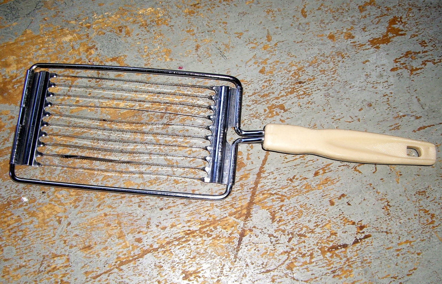 Vintage Slicer Tomato Slicer Kitchen Utensils by TheBackShak