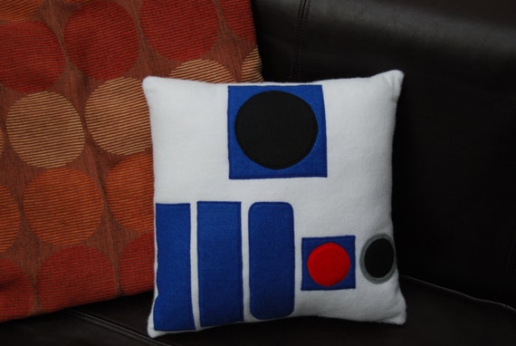 https://www.etsy.com/uk/listing/123127343/r2-d2-star-wars-droid-felt-applique