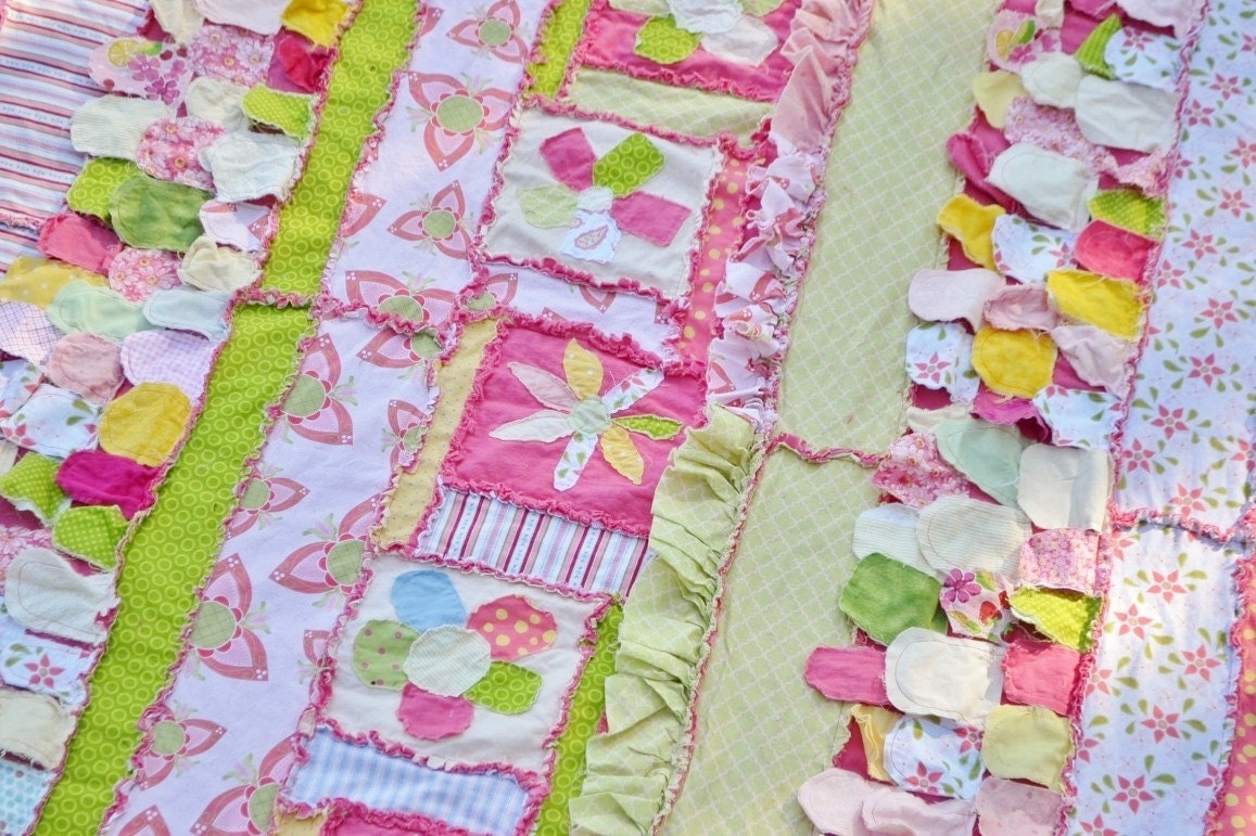 twin-size-rag-quilt-with-ruffles-flowers-and-by-avisiontoremember