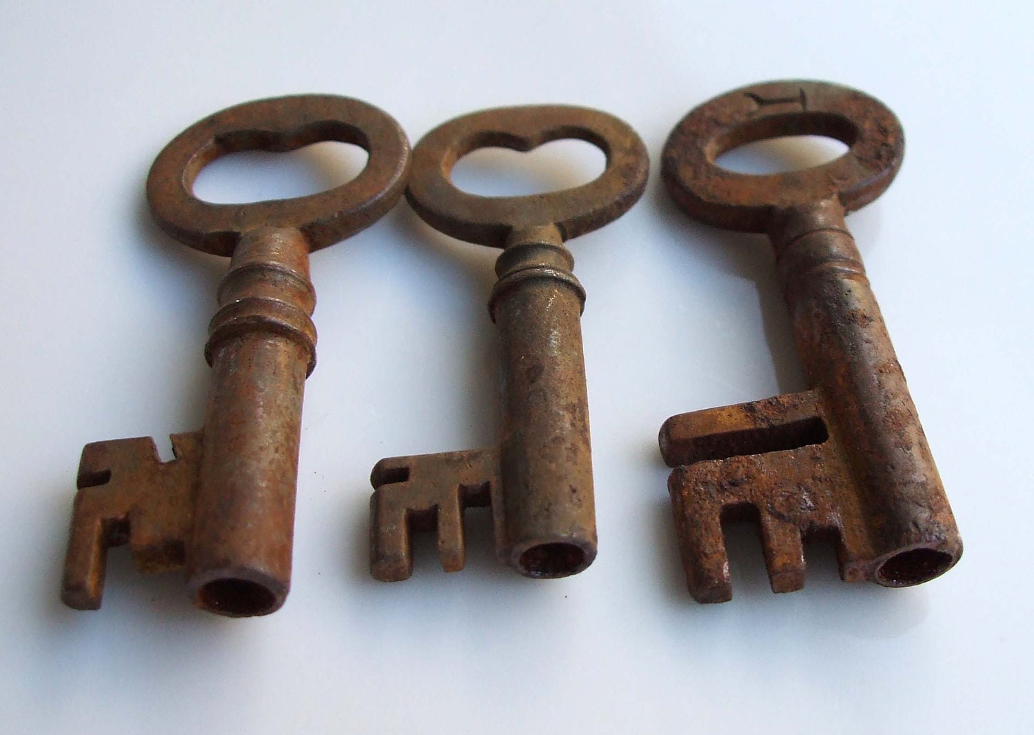 Items similar to 3 Vintage Barrel Chest Keys For Steampunk Jewelry