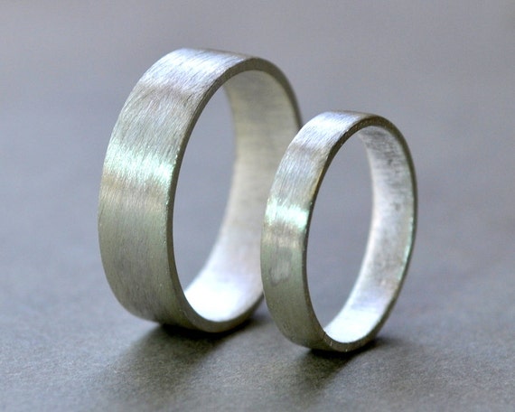 Simple but elegant wedding ring sets