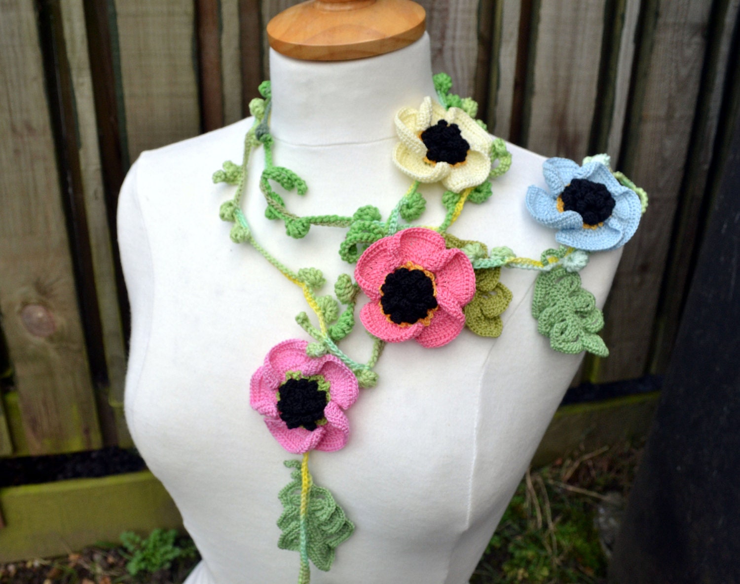 Crochet necklace lariat cotton flower floral pastel colors 3d