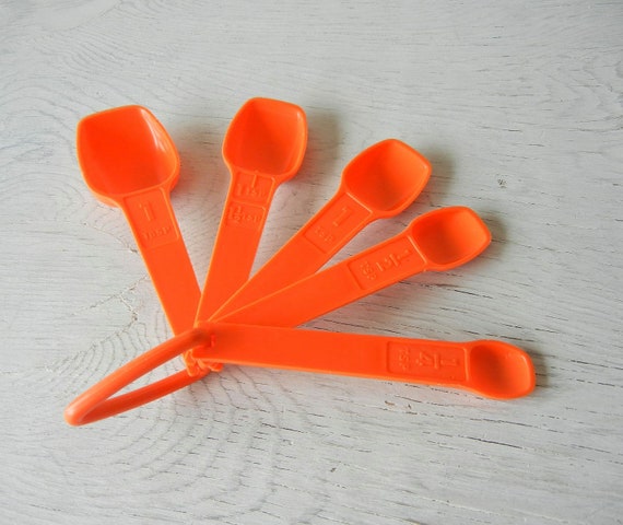 Vintage Tupperware Measuring Spoons Bright by PeppermintBark