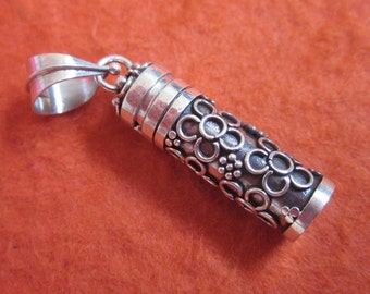 Balinese sterling Silver Secret container old style Pendant / Bali handmade jewelry / silver 925 / 1.20 inch
