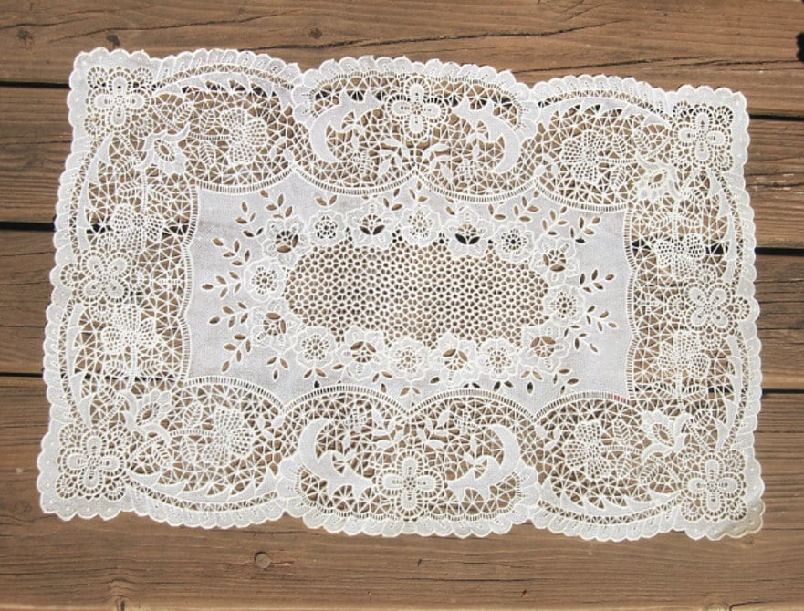 4 Vinyl Lace placemats cream colored Wipeable elegance