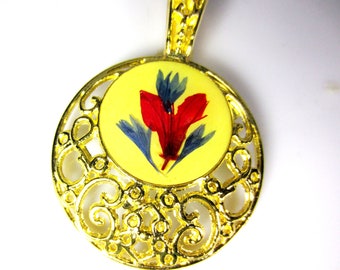 Lovely Flowers, Pressed Flowers on Ornate Thickly Gold Plated Pendant, Real Flowers, Resin (1106)
