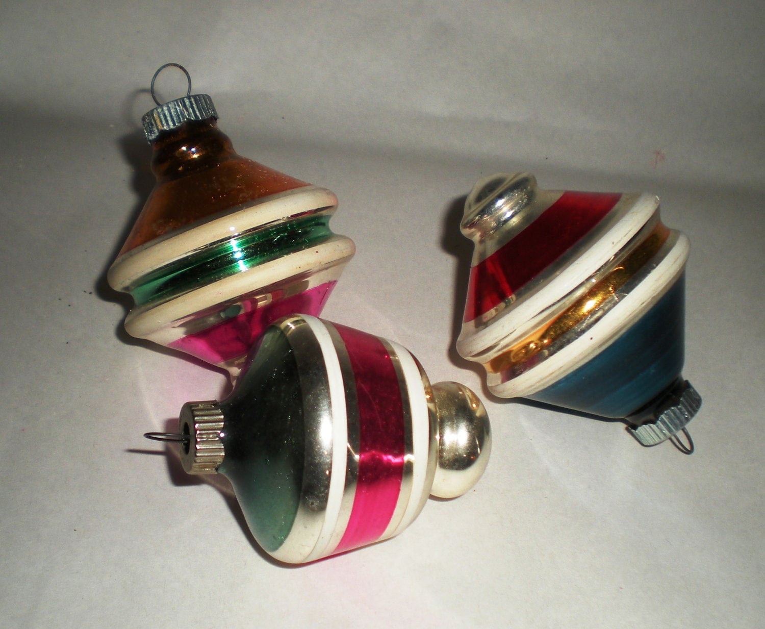 three 1960 s vintage shiny brite ornaments by myheirloomcharms three 1960 s vintage shiny brite ornaments by myheirloomcharms