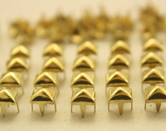 100 pcs. Gold Pyramid Studs Biker Spikes spots nailheads Decorations Findings 5 mm. WY SP G55