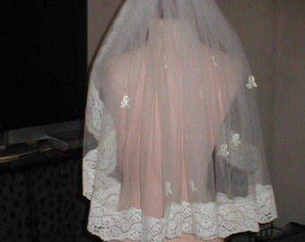 Vintage IVORY shoulder length Lace Mantilla Bridal Veil