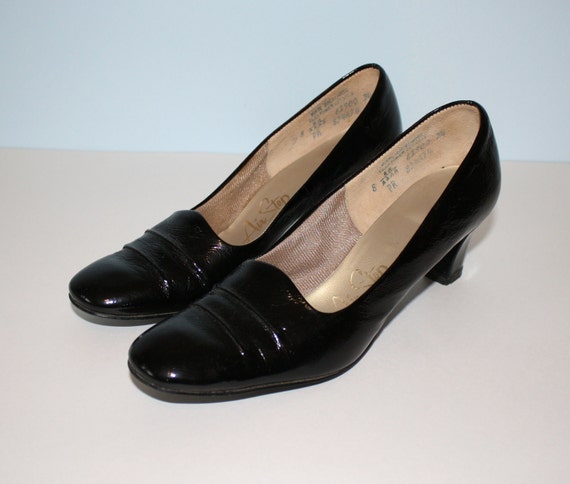 Vintage 1960s Black Patent Pumps / Retro 60s by FoxyBritVintage