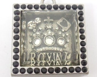 Adorable metal Rhinestone Crown 3d picture glass cover pendant no. 4