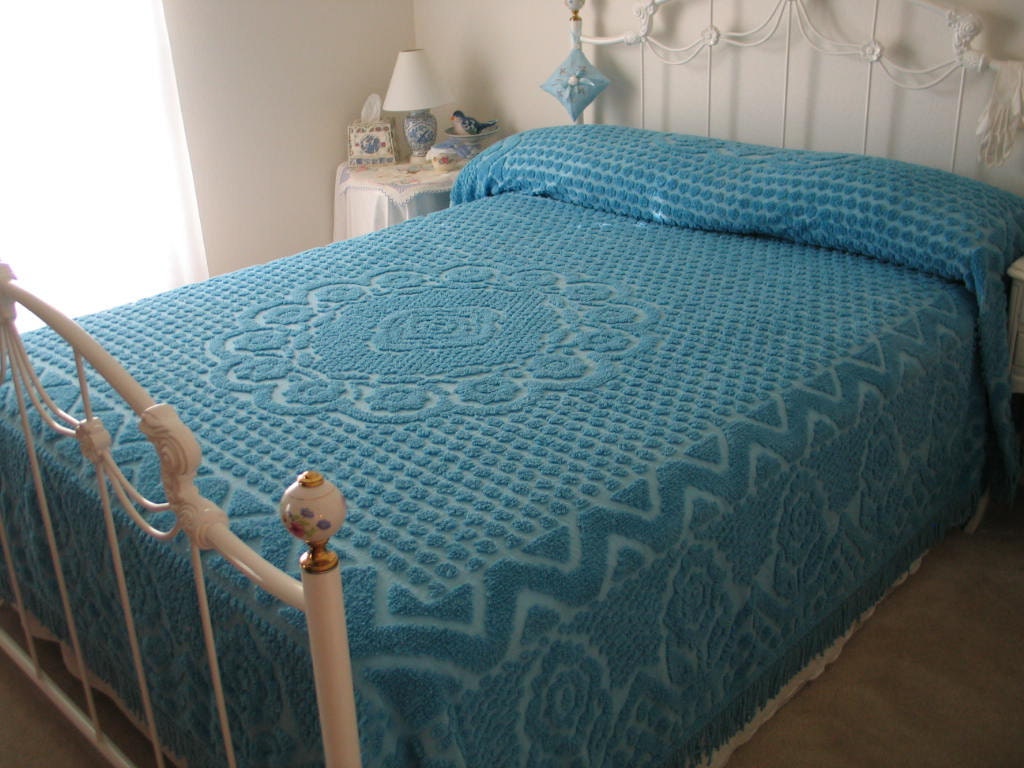 CHENILLE BEDSPREAD BLUE Beautiful Floral Design Full Queen