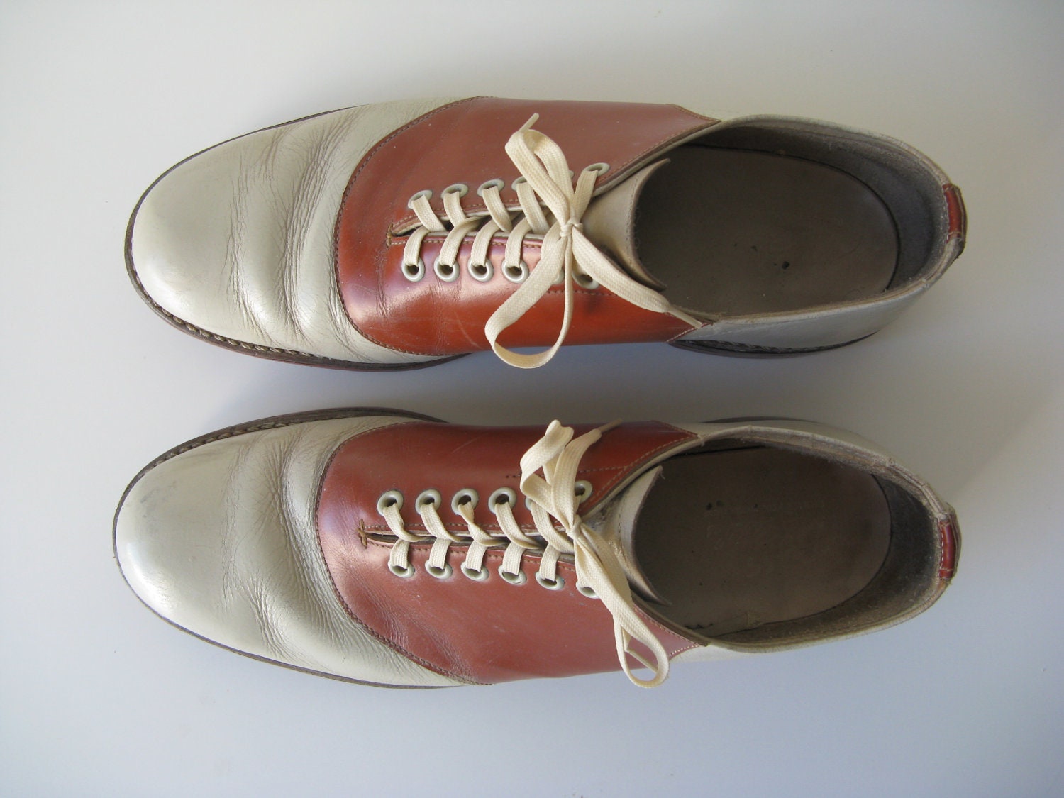 vintage saddle shoes / brown saddle shoes