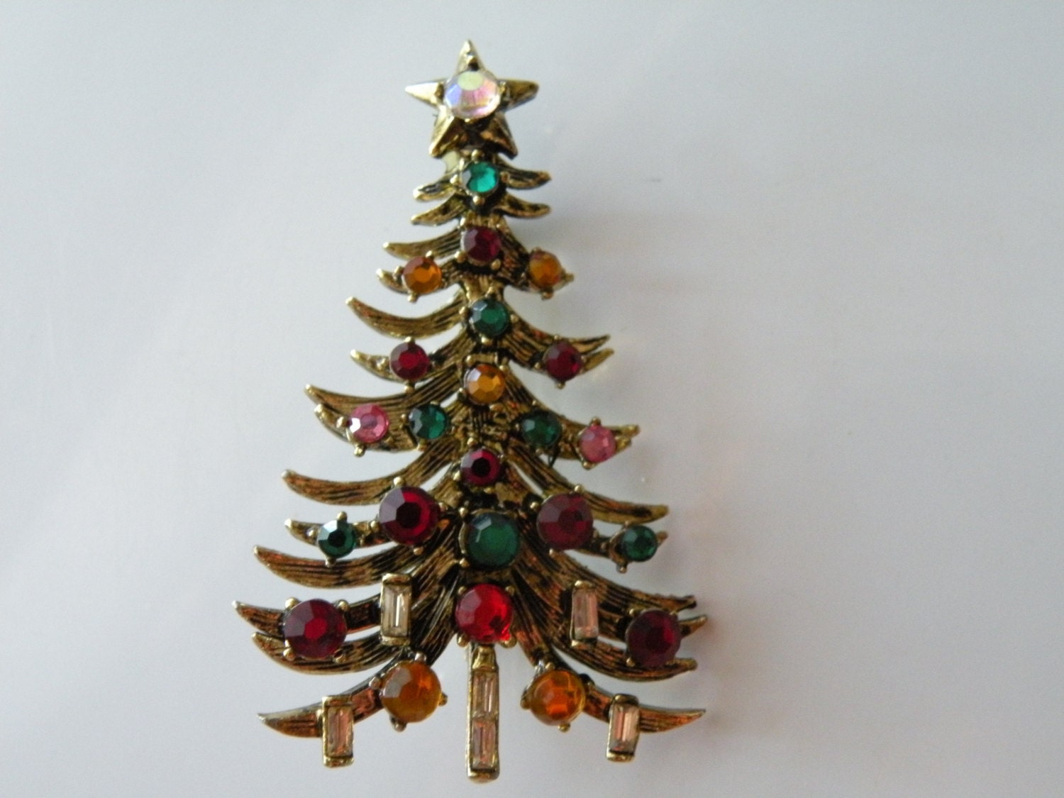 hollycraft christmas tree brooch pin 1940s hollycraft christmas tree brooch pin 1940s
